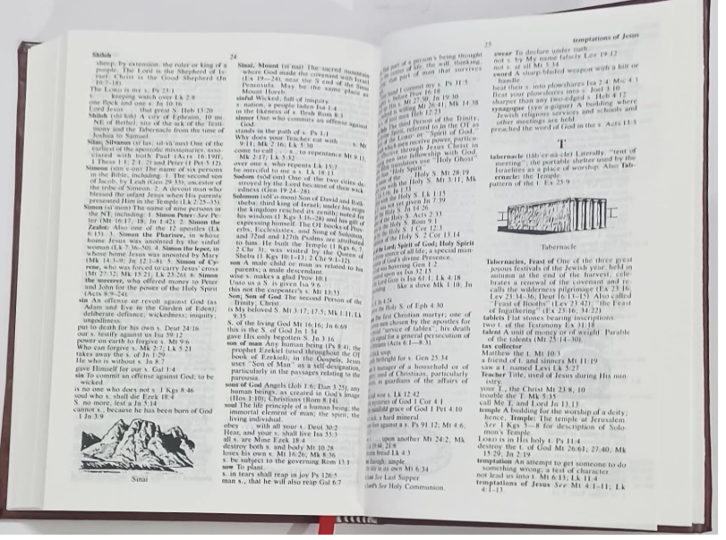 Holy Bible English NKJV / Normal Size by God (Author) Format: Hardcover - Image 2
